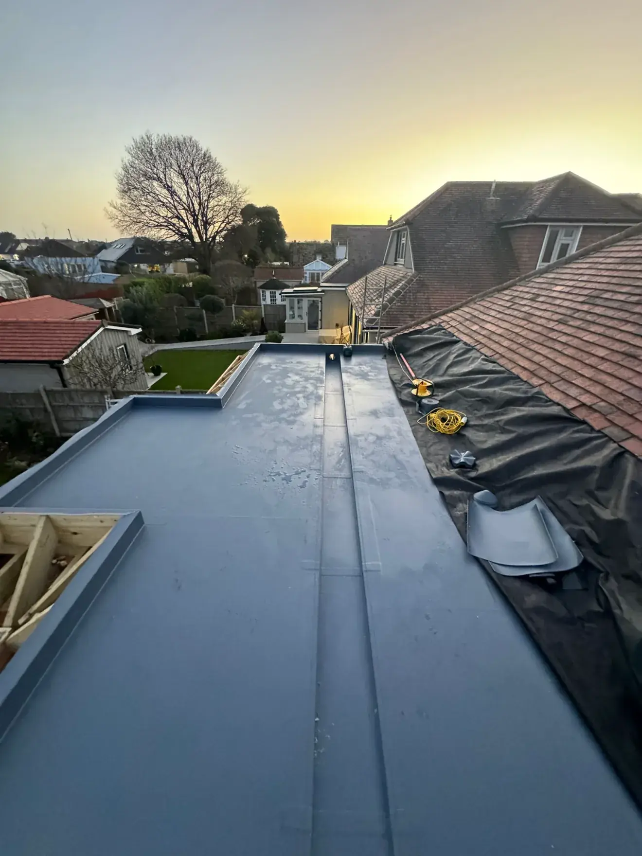 Single ply membrane flat roof detail